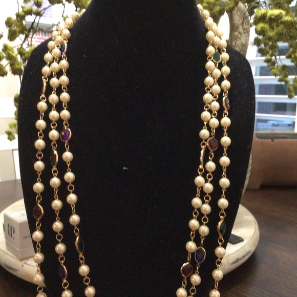 The strand  faux pearl necklace with colorful stone on goldtone. Great shape - Picture 1 of 6
